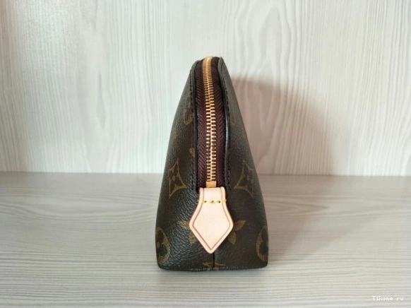 Affordable VUITTON LOUIS POUCH COSMETIC 0819